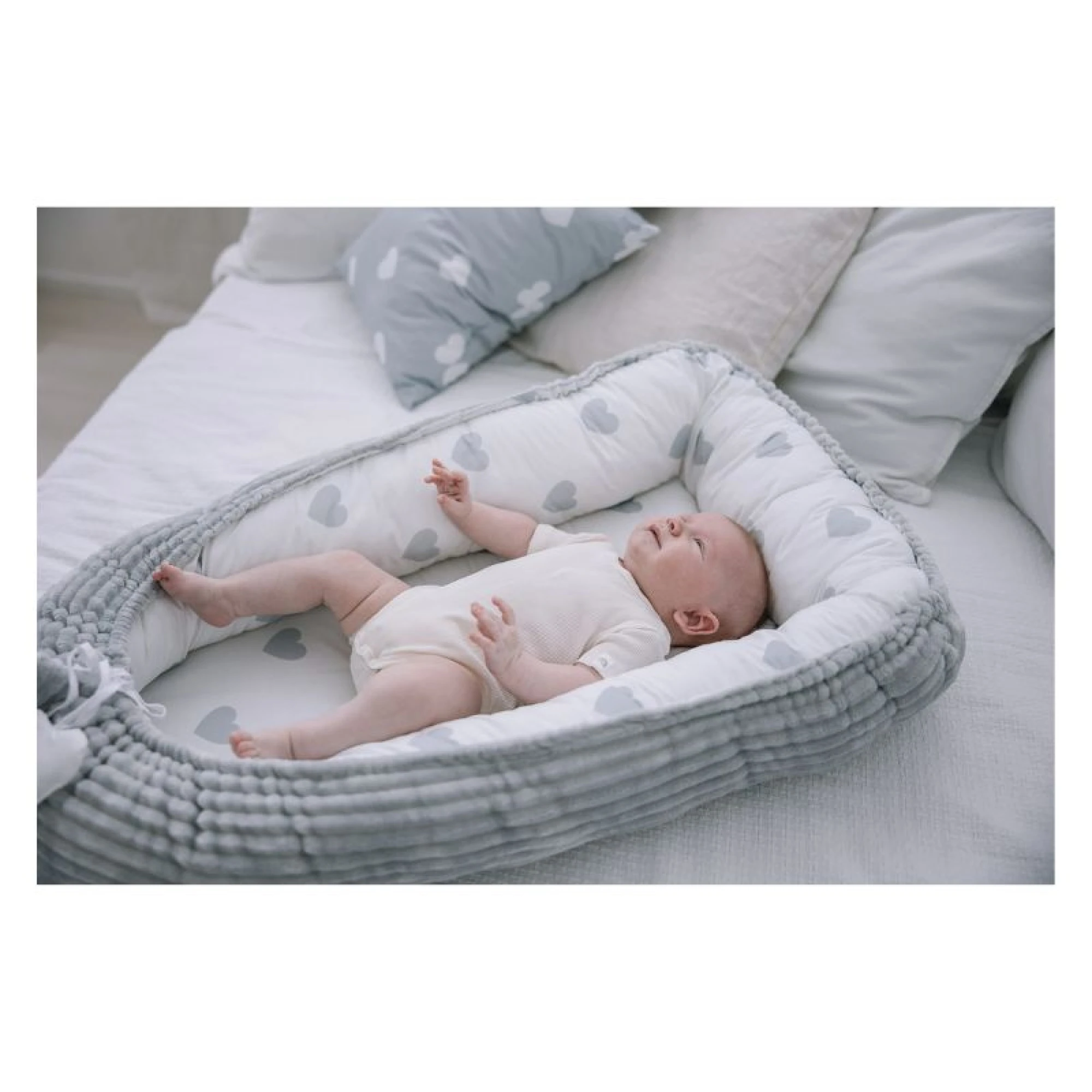 FreeOn Baby Nest Grey Hearts
