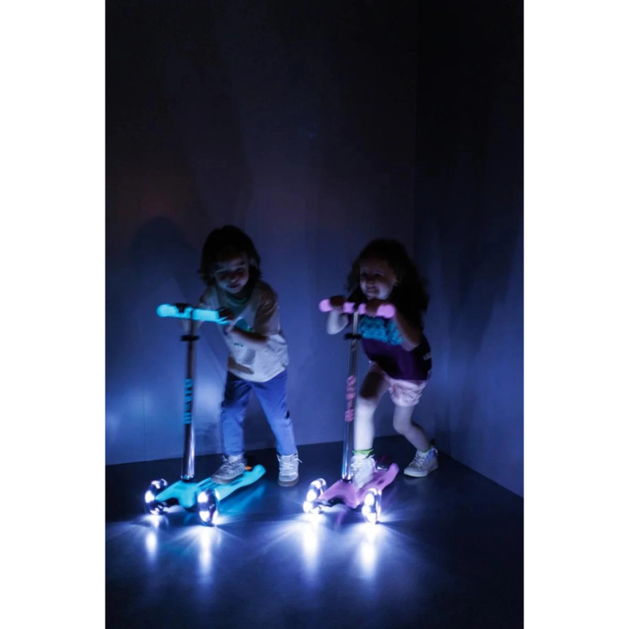 Maxi Deluxe Glow LED Luminous Purple