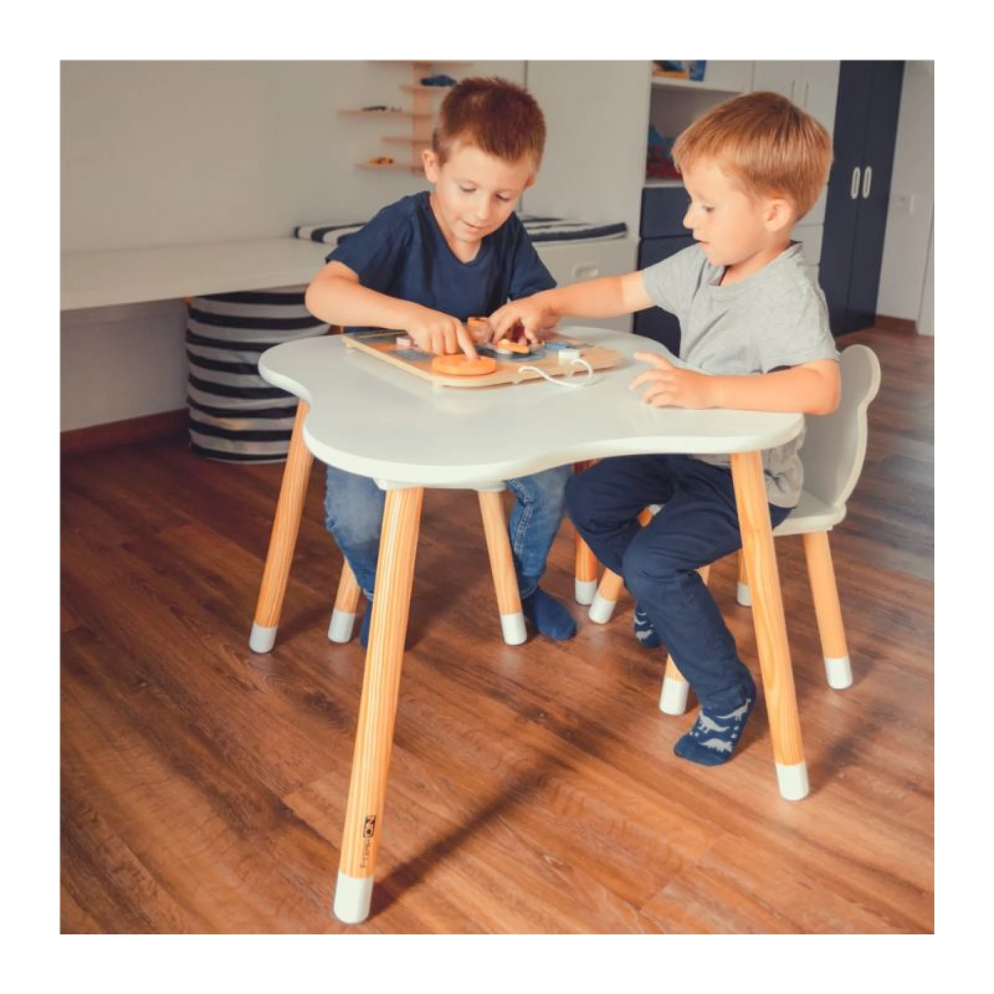 FreeOn Table with chairs Bear