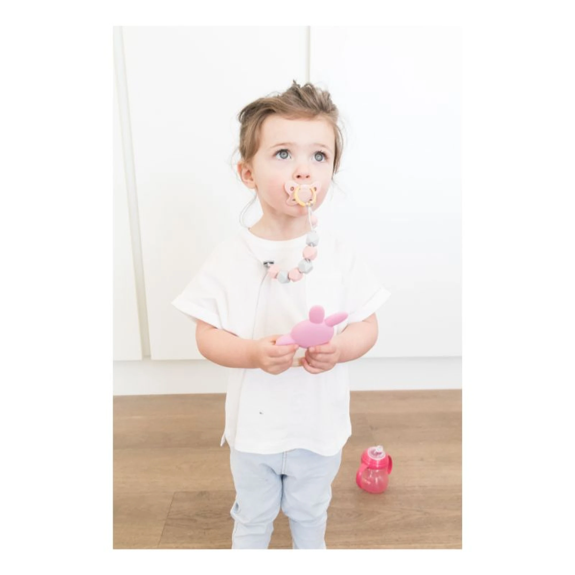 Nuby Silicone Pacifinder - pink- 0m+