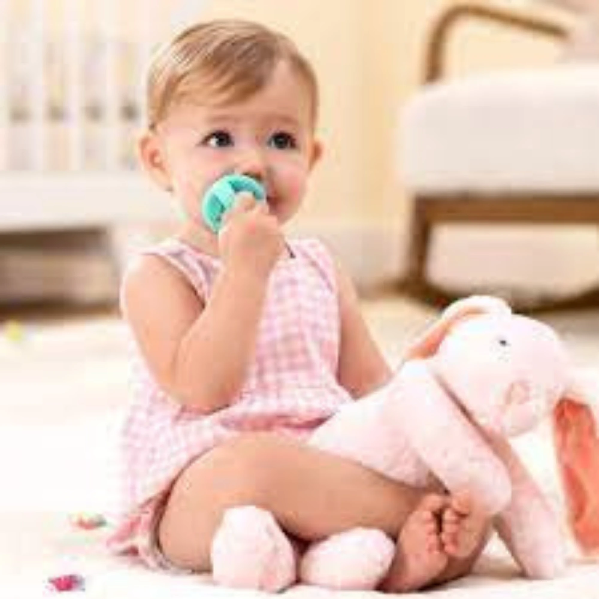 Munchkin Sili-Soothe &amp; Teethe™ Silicone Pacifier &amp; Teether